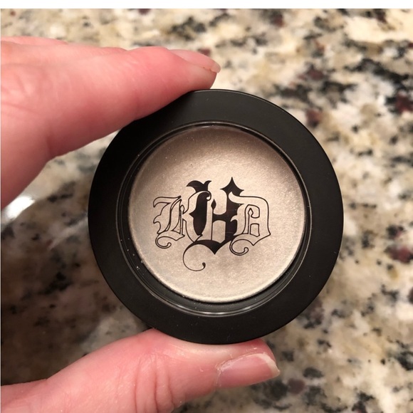 New ! Kat V d eyeshadow - Picture 2 of 4